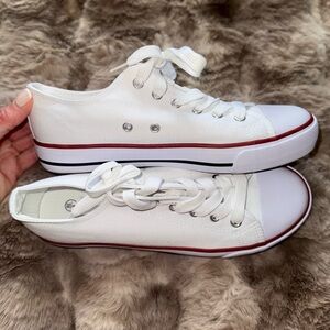 Like New: designer-like super cute sneakers!